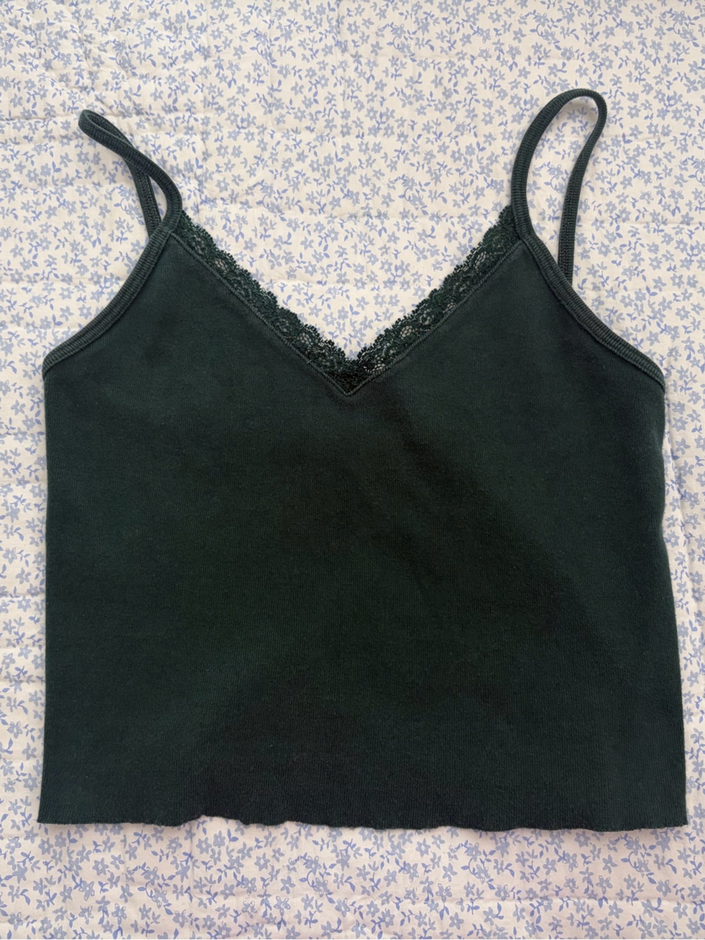 brandy melville emerald green cropped lace v neck cami (one size)